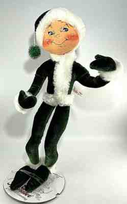 Annalee 18â? Green Forest Elf in Evergreen Velvet Doll w/Stand 2004 ~ #744604