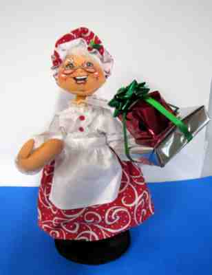 Annalee 2019 Christmas Swirl Mrs. Santa Doll Figure New Tags Poses with Gifts