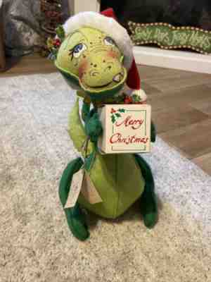 SIGNED BY ANNALEE 1990-NWT Large 15â? Christmas dragon with gift