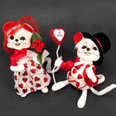 Annalee 2008 Valentine Boy & Girl White Mouse Fabric Collectors Doll Lot of 2