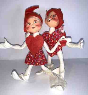 Vintage 1998 Annalee 10" Sweetheart Boy & Girl Elf Blowing Kiss Valentines Day