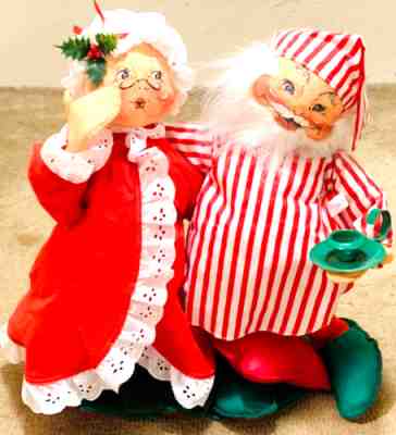 Christmas Annalee dolls Santa and Mrs. Claus 1989 pajamas approx. 18"
