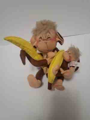 Vintage 1973 8" Annalee Mobilitee Monkeys, mother and baby with bananas