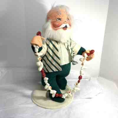 ANNALEE 1999 SANTA CLAUS Stringing POPCORN Cranberries GREEN STRIPED VEST 13.5"