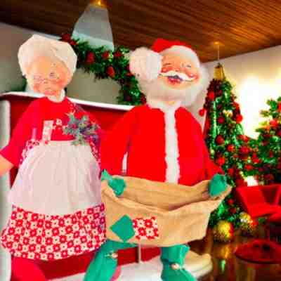 28â? Annalee Dolls 1970 Giant Standing SANTA and MRS CLAUS Vintage with stirrups