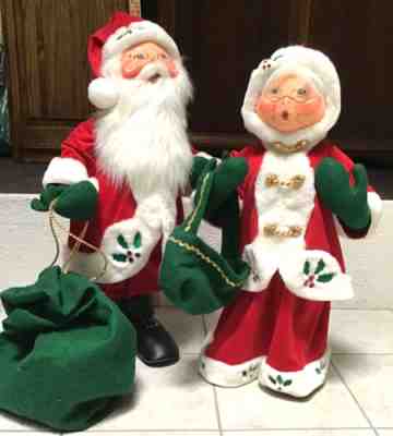 AnnaLee Mobilitee Vintage Christmas Winterberry Santa & Mrs. Santa Large 30