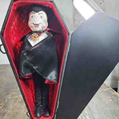 New Old Stock 2004 Annalee 12" Dracula Vampire in Coffin Rare Annalee Halloween