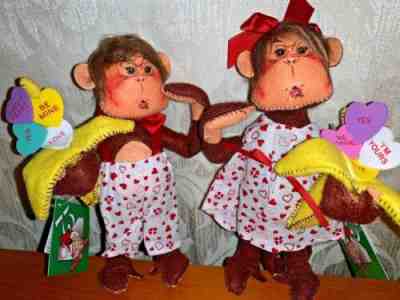 VALENTINES DAY Set of 2 ANNALEE Boy Girl oooo MONKEY AROUND Doll 6" â?¬ 2010 â¤ï¸