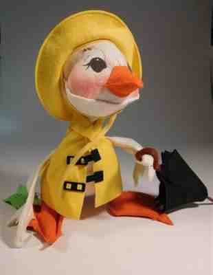 1982 ANNALEE LARGE 13" SPRINGTIME DUCK IN A RAINCOAT WITH A CLOSED UMBRELLA