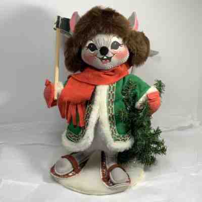 ANNALEE 1998 Christmas Tree-Ditions Mice Chopping Tree SNOWSHOES Baby Mouse 10"