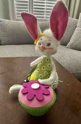Annalee Dolls / Holidays Spring/Easter / 6â? CUPCAKE BUNNY