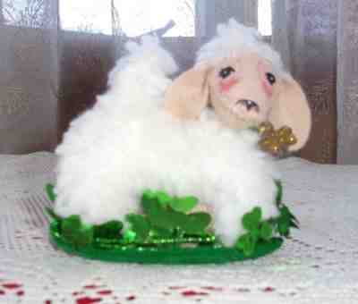 Annalee dolls 2009 4" Irish lamb St. Patrick's day bed of shamrocks MINT