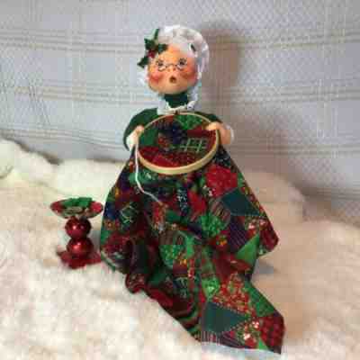 Annalee Christmas Lady, quilting , Vintage1997, Used, w/sewing stand