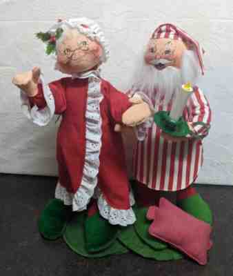 VTG 1990 Annalee Mobilite Doll 18" SANTA & MRS. CLAUS in Pajamas Holding Candle