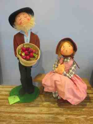 Vintage 1988 Annalee 18" Americana Couple w/ Bench, Hang Tag and Brass Plaque