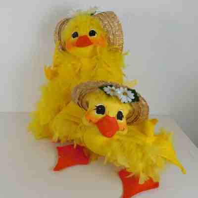 Annalee Lot of 2 Large Yellow Duck Feather Boa Straw Hat Daisy Tabletop Decor