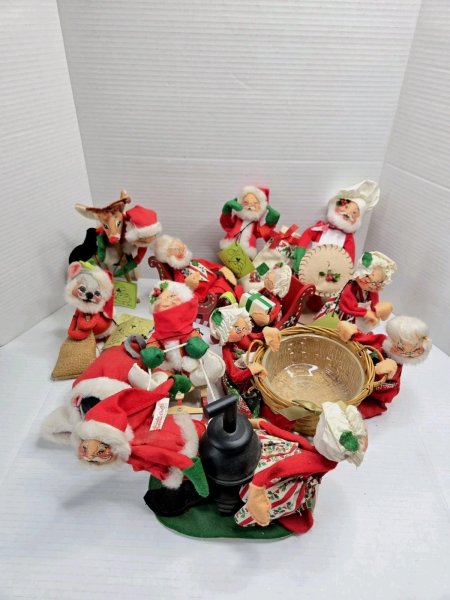 Vintage Annalee Doll Lot Christmas Mr. Mrs. Claus Santa Mouse Stocking Stove