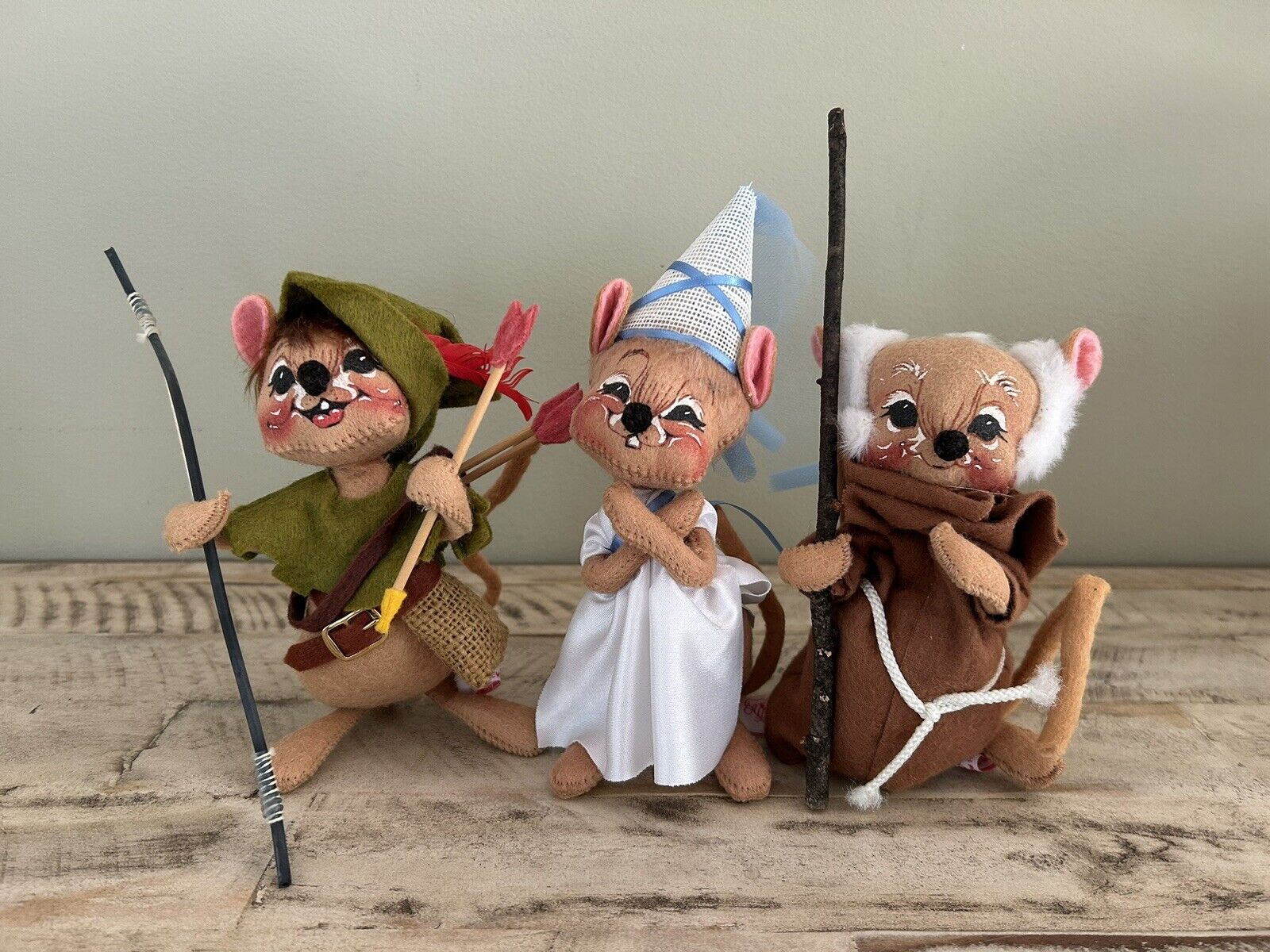 Vintage Anna Lee Robin Hood Doll Lot 1990
