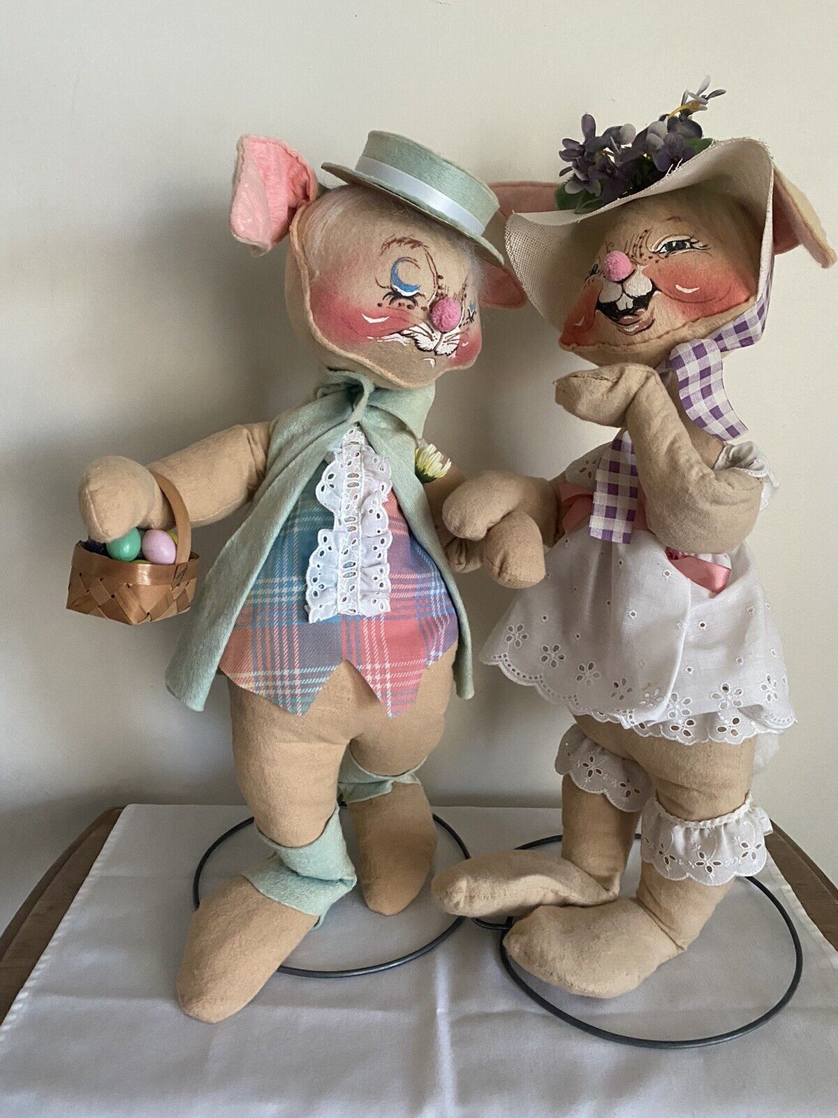 Annalee Mobilitee Mr & Mrs Easter Parade Bunny Rabbit Couple 1968 Vintage