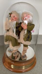 AnnaLee Mobilitee Doll Mr. & Mrs. Old World Skating Santa Music Box Working/Dome