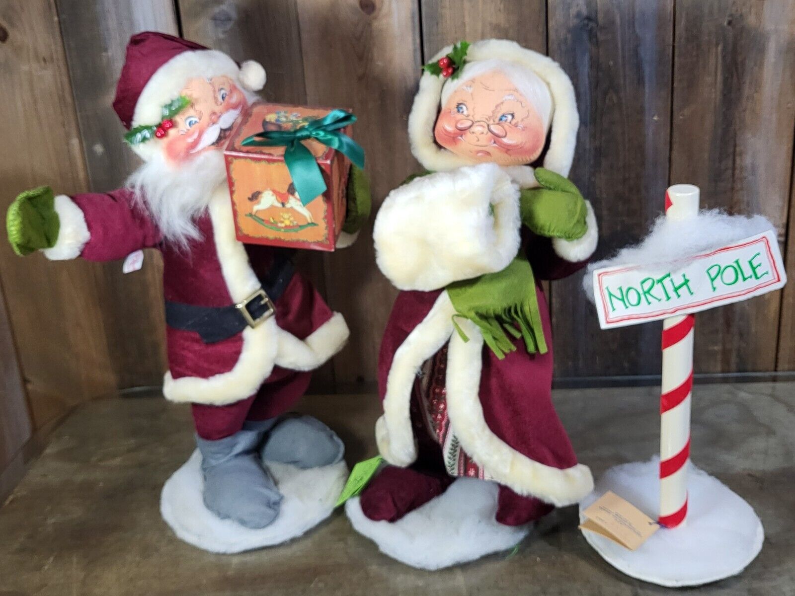 ANNALEE Mr. & Mrs. Santa Claus Christmas 2 18”Doll Set w/ North Pole
