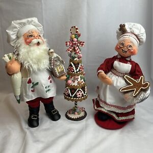 Annalee Mobilitee Santa And Mrs Claus Gingerbread House Cookie With Tree 15in