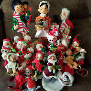 COLLECTION OF 25 ANNALEE DOLLS INCLUDING THE 18" BOB CRATCHET