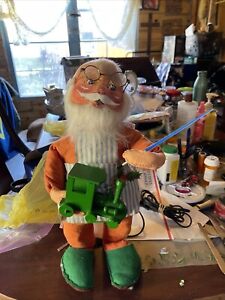 VINTAGE ANNALEE MOTORIZED 18" TALL WORKSHOP SANTA PAINTING A TRAIN IN WOODEN BOX