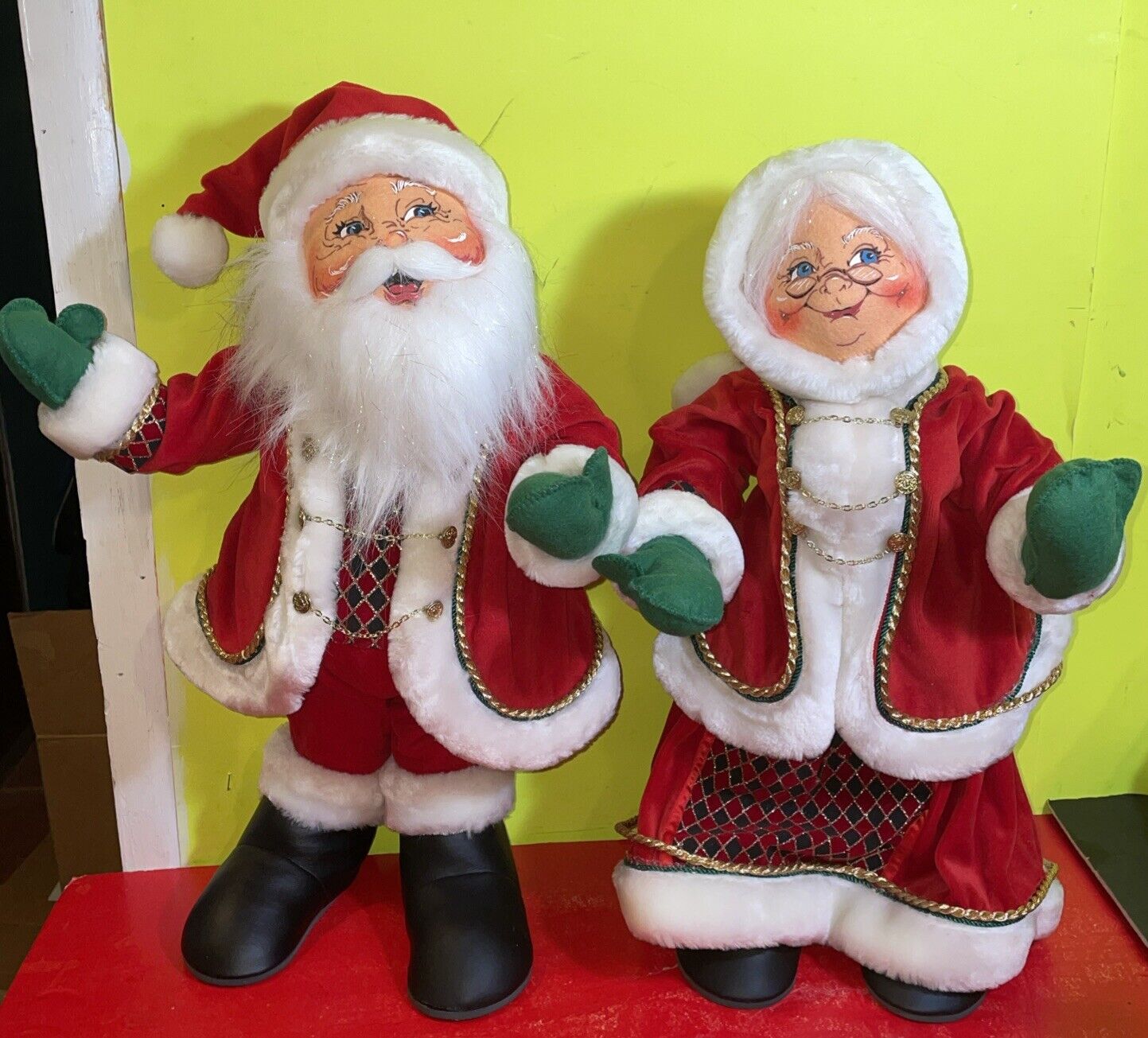 Annalee Mobiltee Christmas Dolls Mr. and Mrs. Santa Claus. 2007