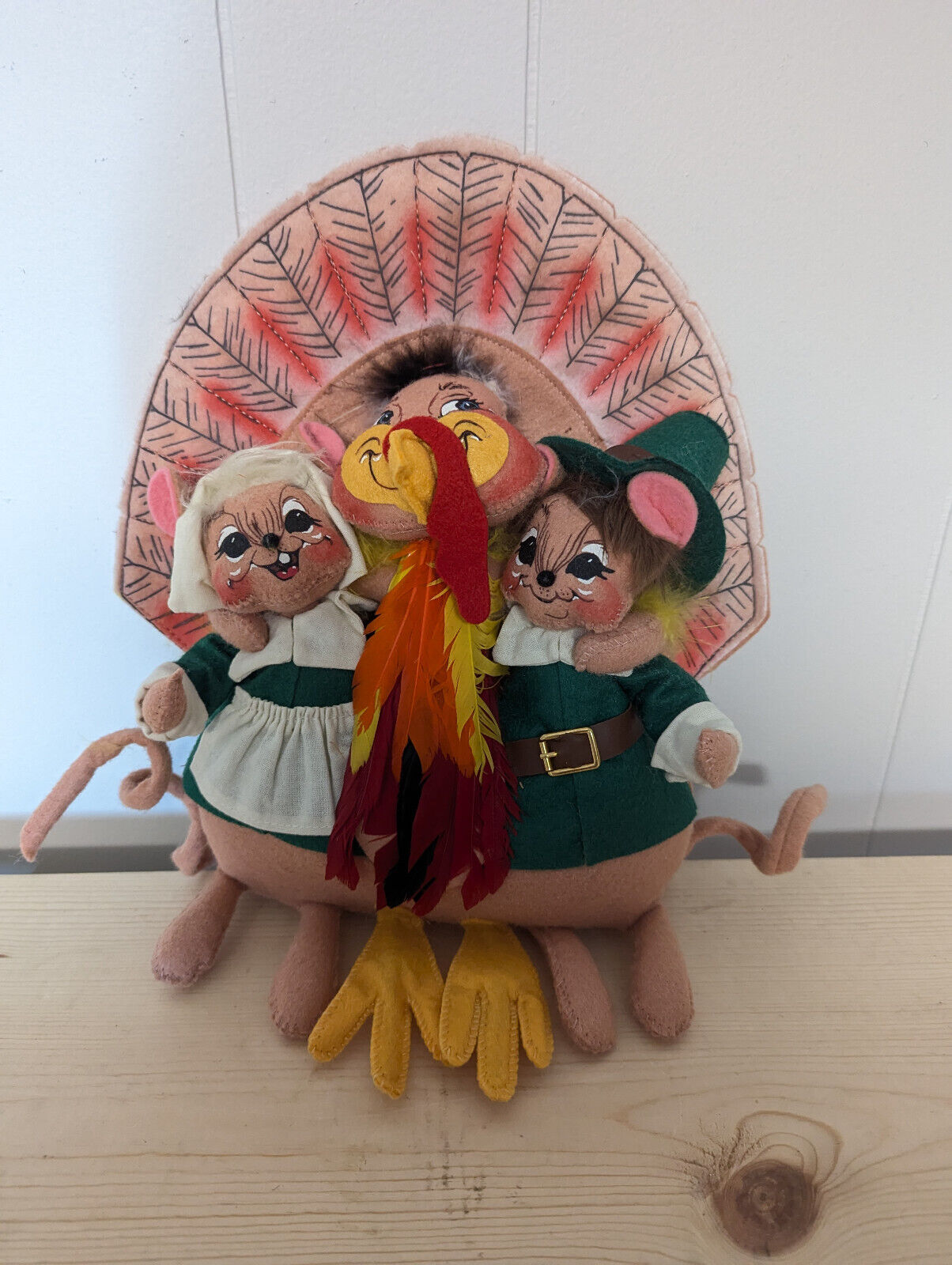 Annalee “Let’s talk Turkey” Posable Pilgrim Mice with Turkey 2006