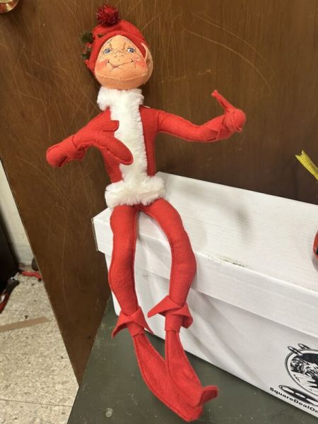 Annalee Mobilitee Dolls 22" Christmas Elf Red  Wired Doll 2002  Exc. Cond