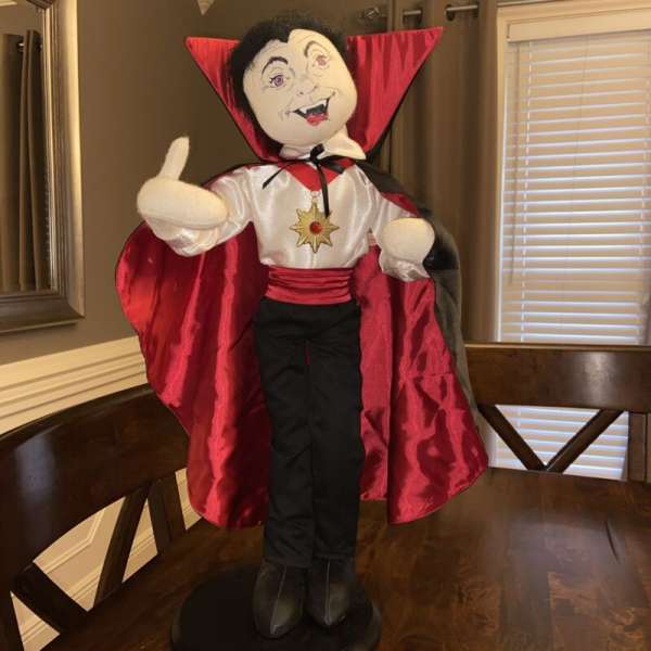 Annalee Vampire Dracula On Wood Base 28 Inches Tall