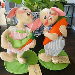 Set 2 Annalee Dolls 1993 Vintage Boy & Girl Rabbit Easter Bunnies Carrots Tags