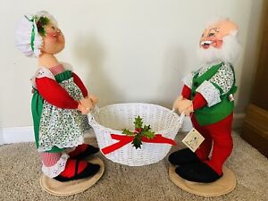 Vtg Annalee Mobilitee Dolls Christmas 18” Mr Mrs Santa Claus Holding Basket ‘90