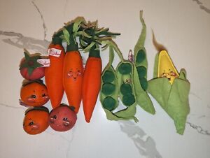 Vintage 1995 Annalee Veggies Vegetables Tomato Pumpkin Corn Carrots