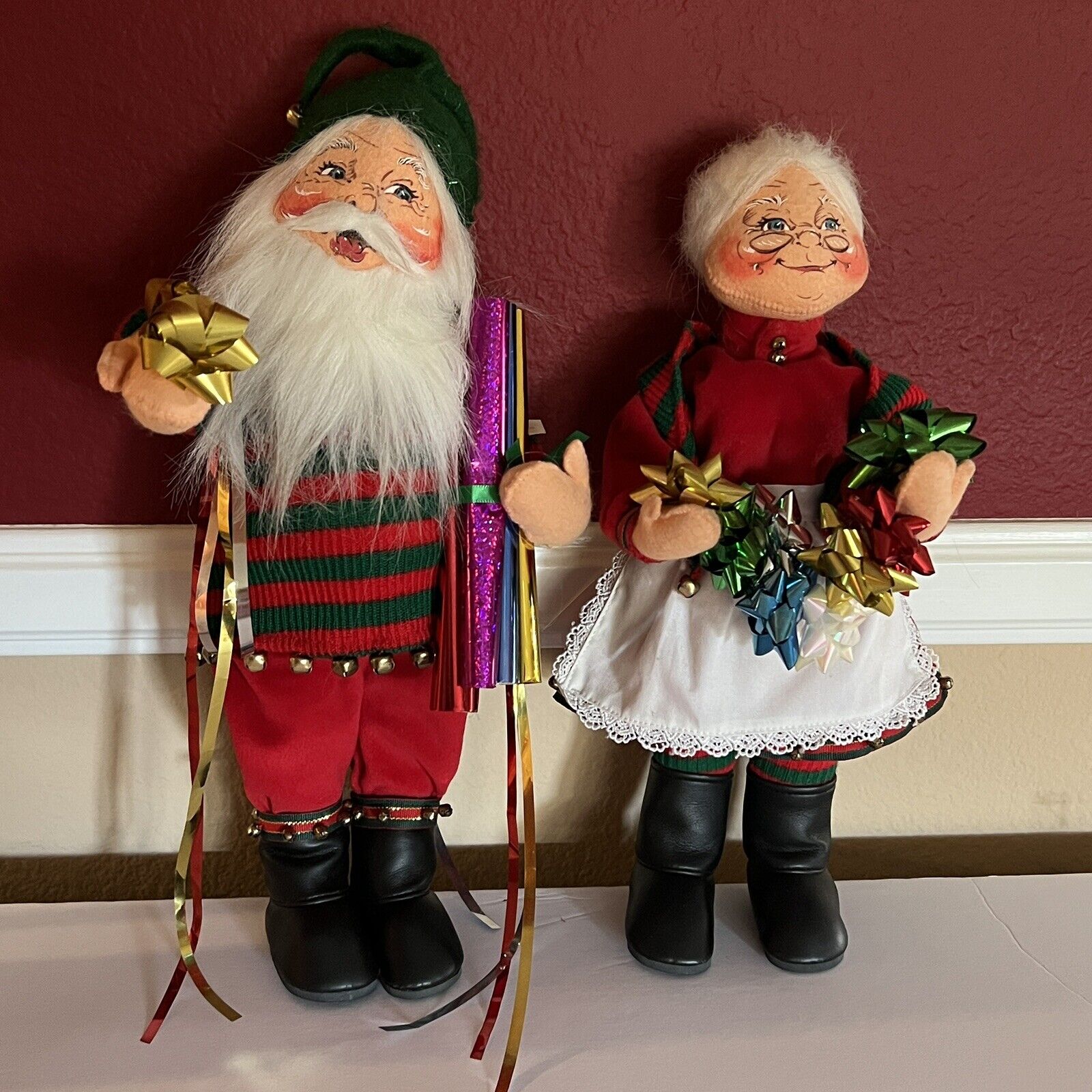 15" Lot of 2 Annalee Mrs Claus Elf Helper Wrapping Paper Sweater Dolls RARE 2005
