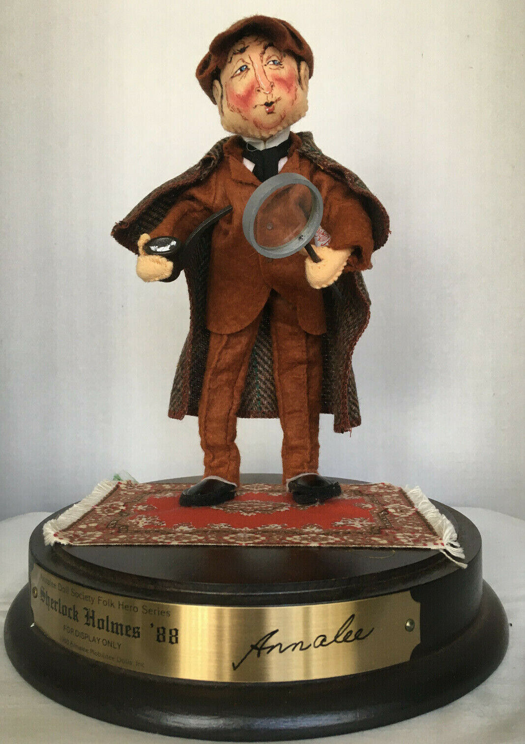 Annalee Sherlock Holmes 1988 Club figure  with display case