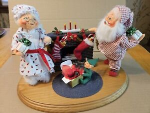 Annalee 2002 7" Christmas Morning Mr & Mrs Santa Claus Vignette Rare