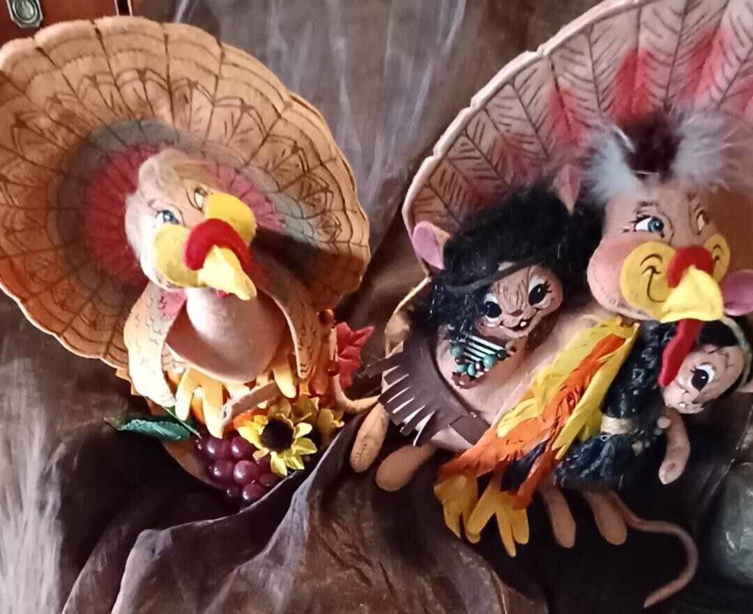 Vintage pair of Annalee Thanksgiving collectibles