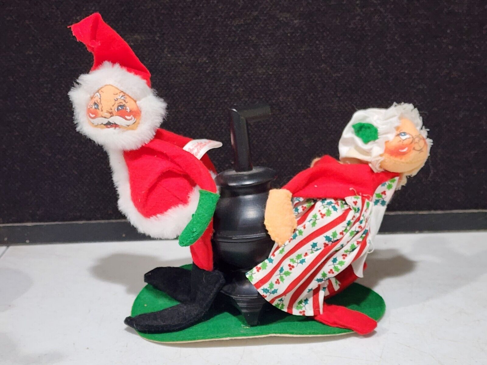 Vintage 1963 Annalee Mobilitee Christmas Santa & Mrs. Claus With Pot Belly Stove