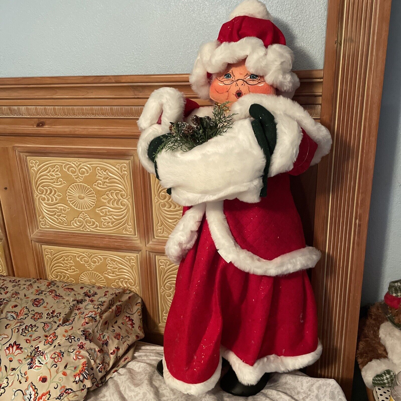 VTG 2004 AnnaLee Mobilitee Doll 32” Christmas Classic Mrs Claus Jinglebell
