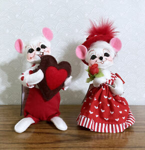 Annalee Valentine Sweetheart Mouse Doll Set 2 w Flowers Chocolate 6" 2019-2020