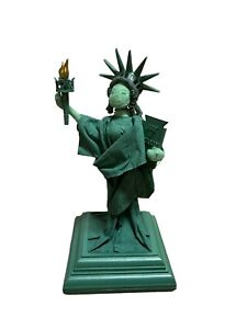 Annalee Mobilitee Dolls Statue of Liberty Doll Sue Coffee Exclusive 2002 w/ Tag