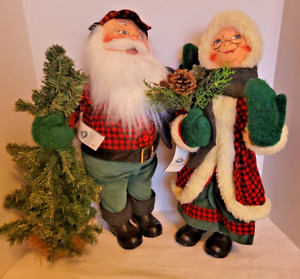 AnnaLee 2004 Christmas Mr. and Mrs. Woodsy Santa Claus Pair. RARE!