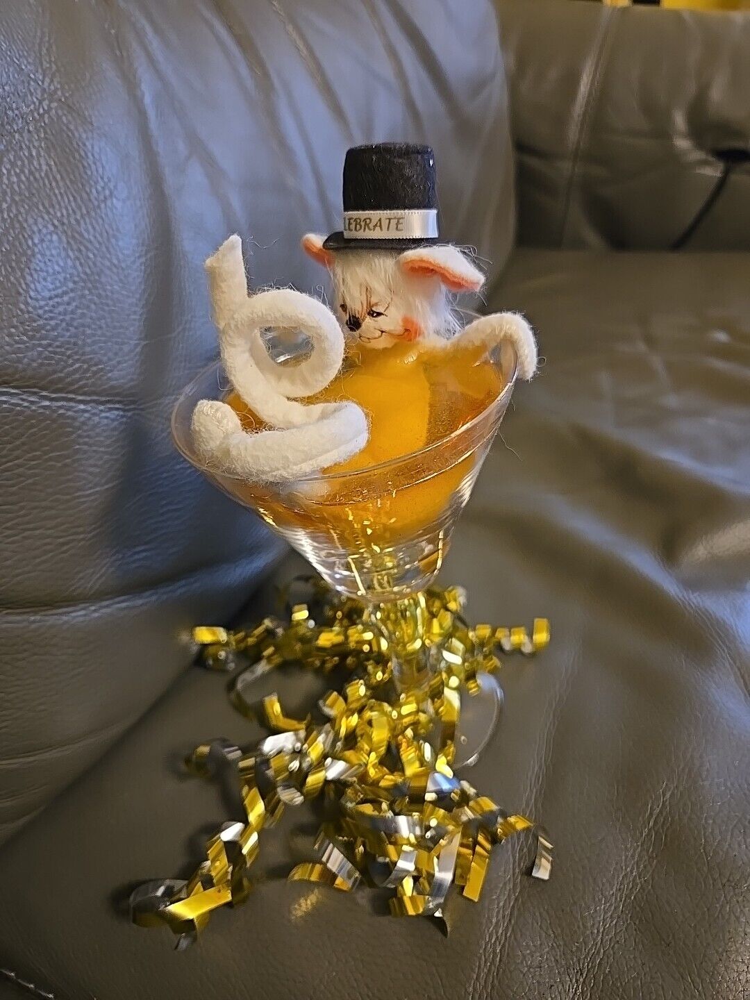 Vintage 2004 Annalee 4" New Years Celebration Mouse in Champagne Glass