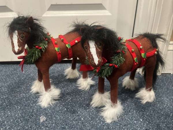 2018 Annalee Dolls Christmas Horse Wreath Clydesdale Lot Of 2 10”