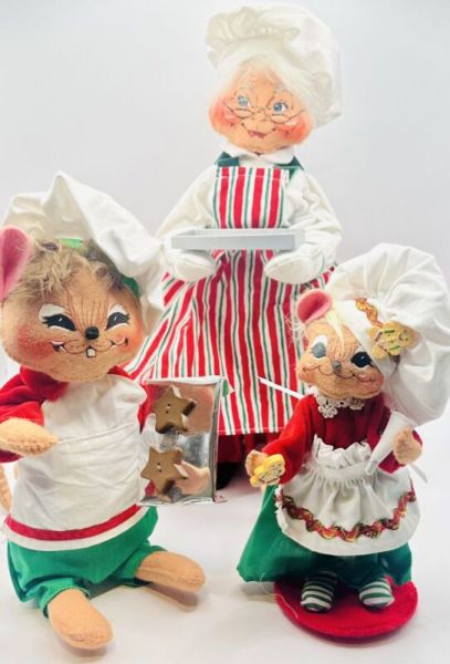 Vintage Set 3 ANNALEE Doll Mrs Claus Baking Gingerbread COOKIES 14" Mouse Bakers
