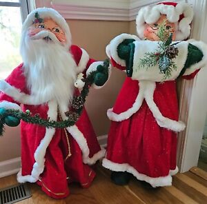 2004 Annalee 30" Santa & Mrs. Claus w/Garland & Muff Christmas Holiday