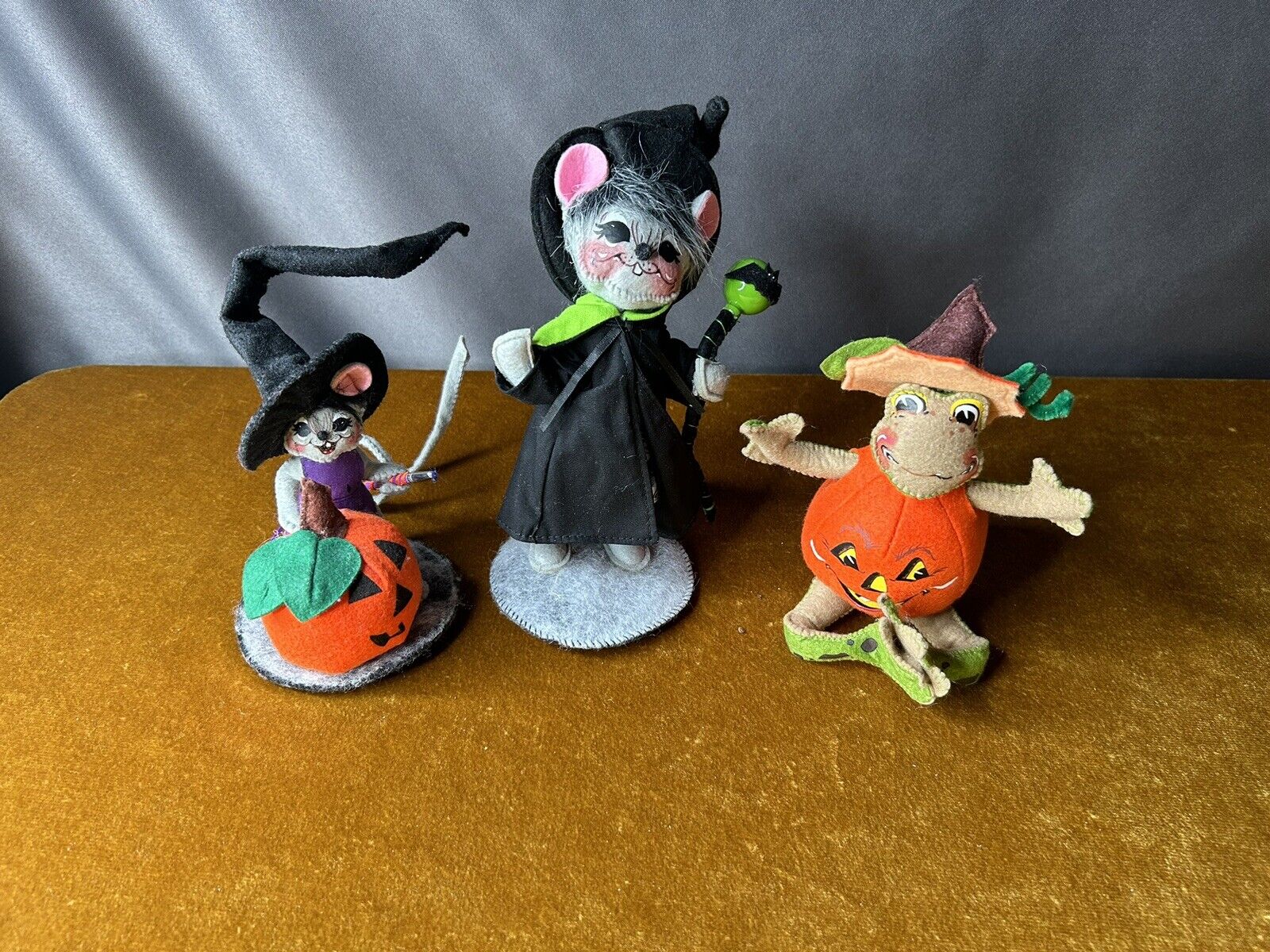 Annalee Dolls Halloween Lot of 3 . 1 Warlock. 1 Jack O Lantern Toad . 1 Mouse
