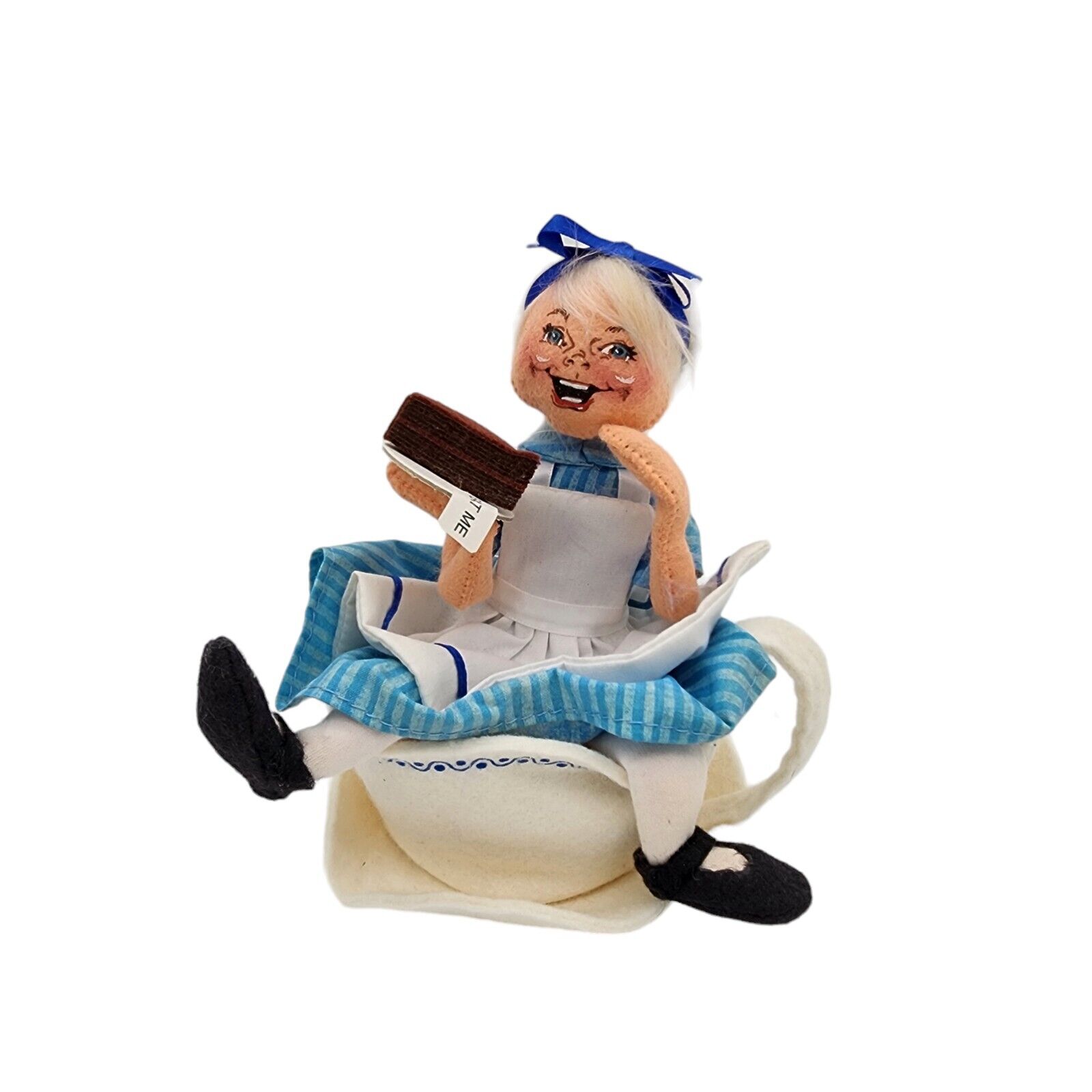 2009 Annalee Alice In Wonderland ‘Eat Me’ Doll With Chocolate Cake In Teacup